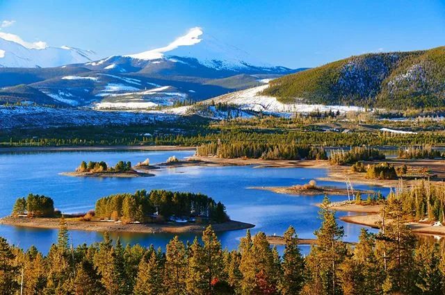 VAIL. Colorado, May 2017 - The mountain range known as the “Rockies” cascade from Western Canada down through Colorado and the SW of USA. Anything it touches turn into paradise! . . . #naturelovers #awesome_earthpix #liveauthentic #thecreative #livefolk #