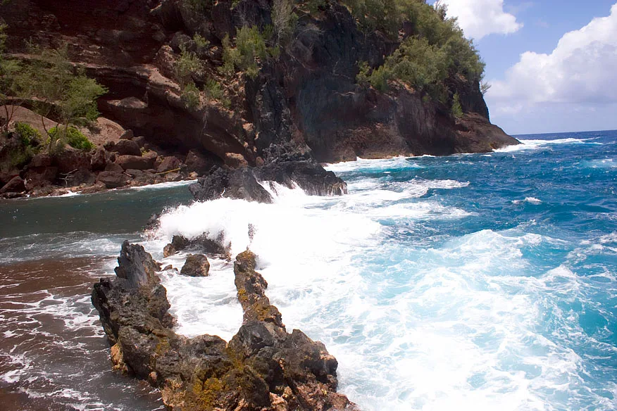Kaihalulu Red Sand Beach