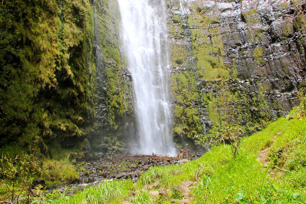 Walking to Waimoku Falls