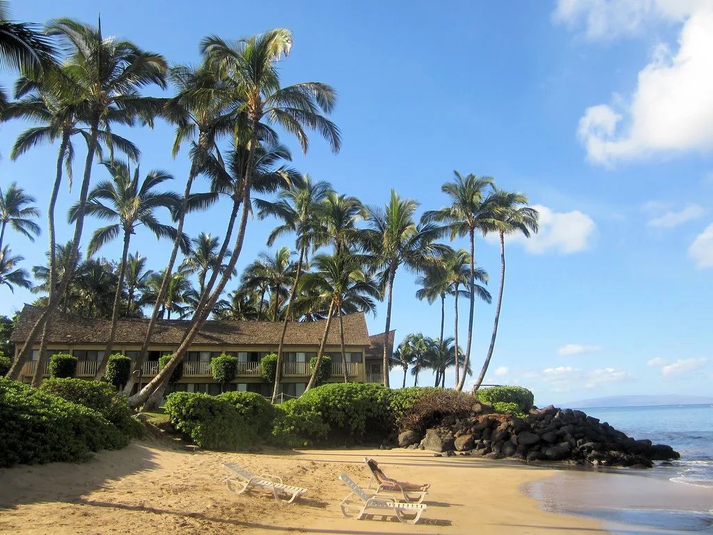 Aston Maui Lu