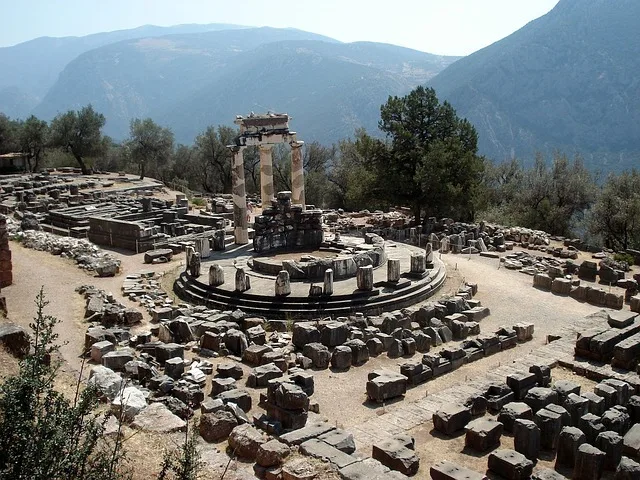 The temple of Athena in Delphi.