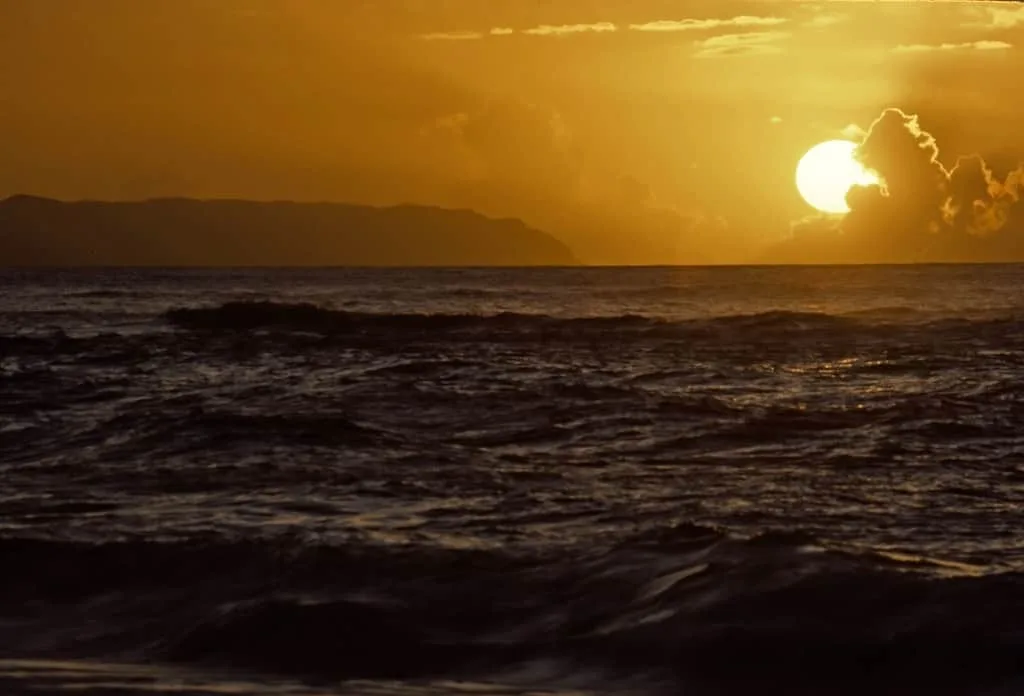Niʻihau Sunset - Kodachrome - 1986 (1) | Ron Gilbert | Flickr