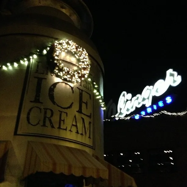File:Little Man Ice Cream & Linger (8295897936).jpg - Wikimedia Commons