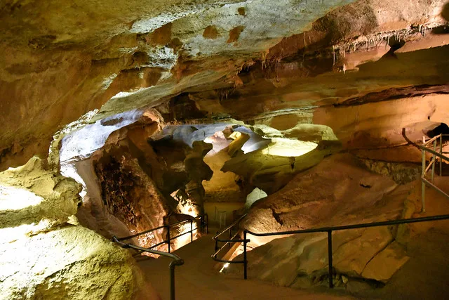 Cave of the Winds (1)