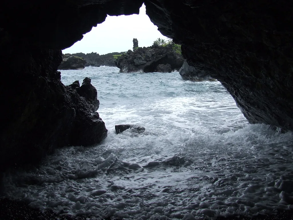 MAUI 2009 LAVA TUBE HANA