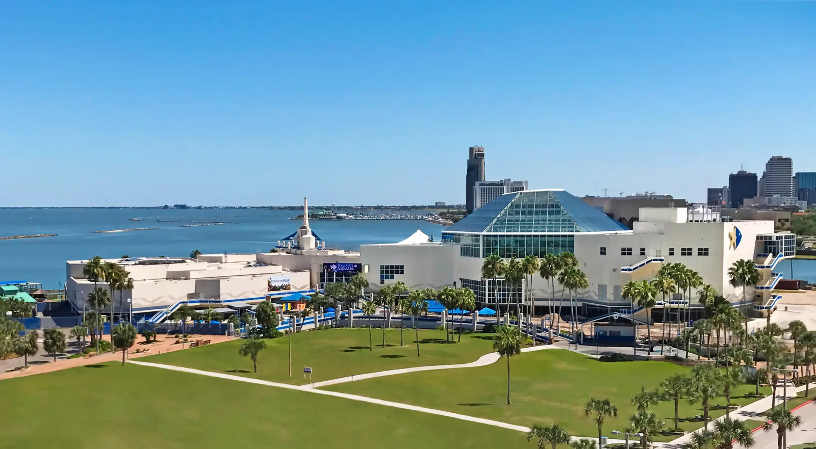 File:Texas State Aquarium Exterior.jpg - Wikimedia Commons