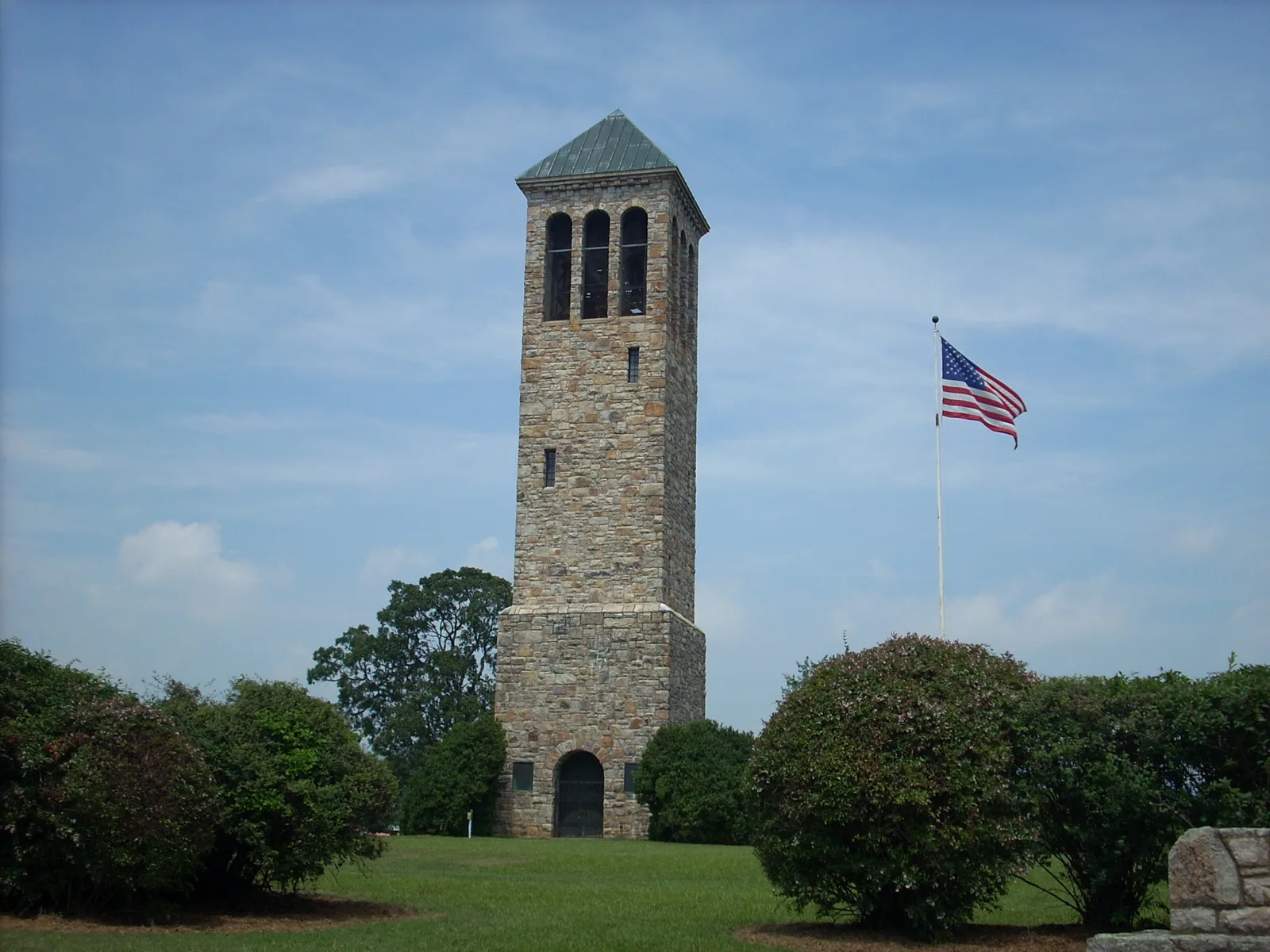 File:The Luray Singing Tower.jpg - Wikimedia Commons