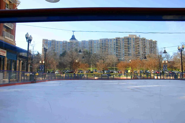 04.PentagonRowIceRink.PC.VA.8jan07